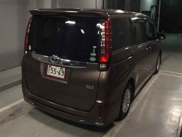 TOYOTA NOAH 2014
