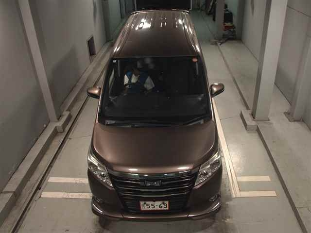 TOYOTA NOAH 2014