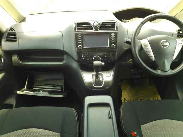NISSAN SERENA 2011