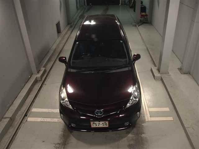 TOYOTA PRIUS ALPHA 2014