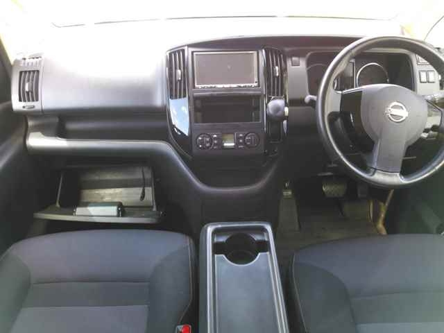 NISSAN SERENA 2010