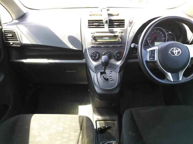 TOYOTA RACTIS 2011