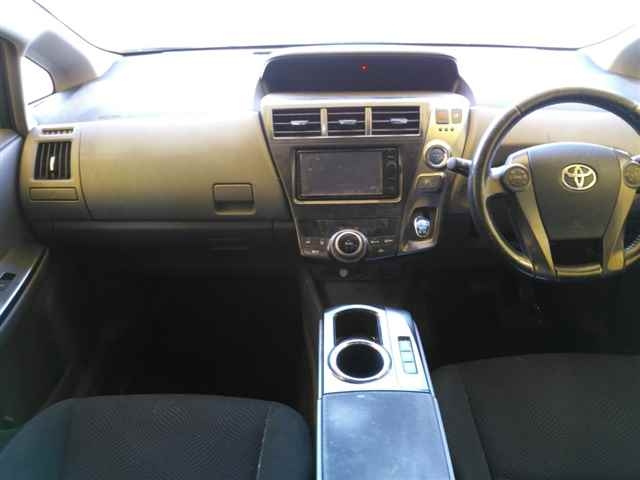 TOYOTA PRIUS ALPHA 2014