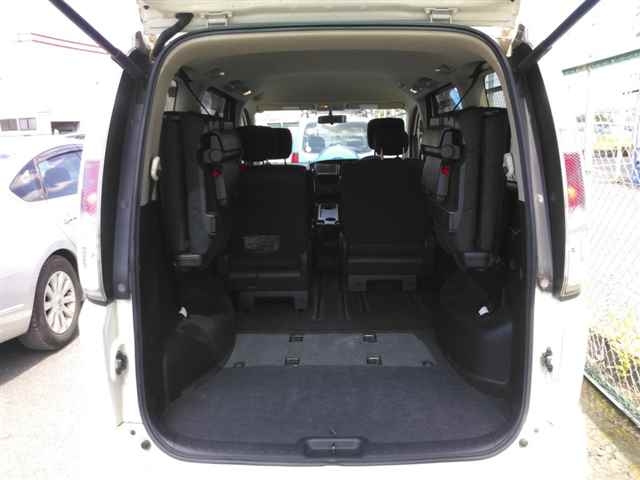 NISSAN SERENA 2010