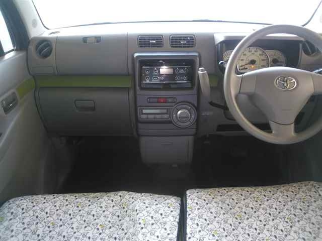 TOYOTA PIXIS SPACE 2014