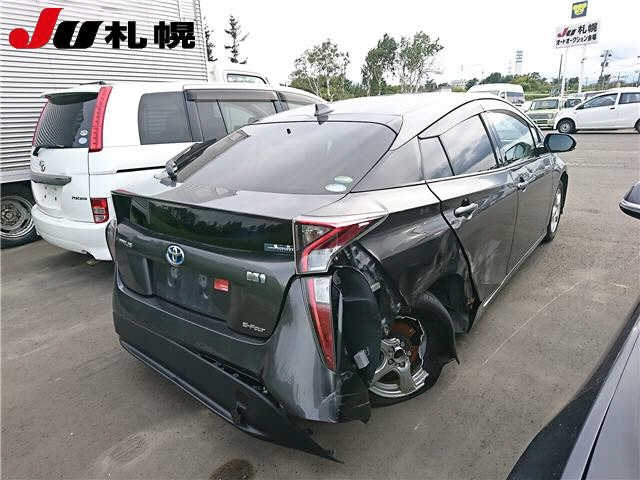 TOYOTA PRIUS 2016