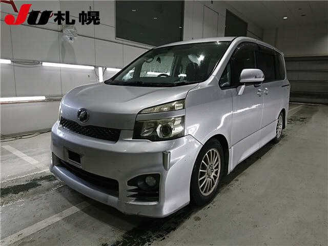 TOYOTA VOXY 2010
