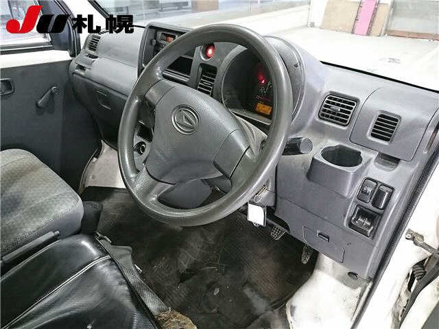 DAIHATSU HIJET VAN 2011
