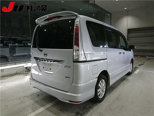 NISSAN SERENA 2011