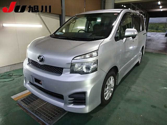 TOYOTA VOXY 2012