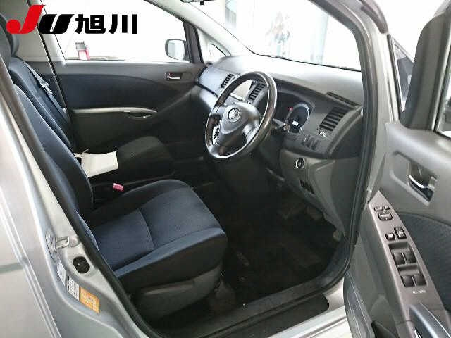 TOYOTA ISIS 2010