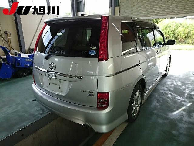 TOYOTA ISIS 2010