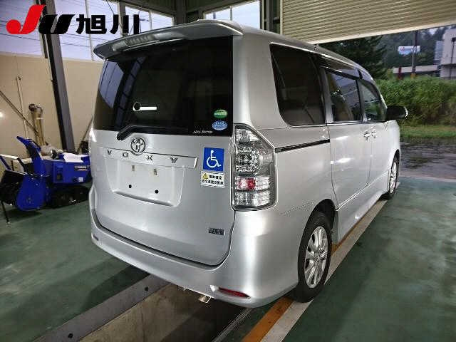 TOYOTA VOXY 2012