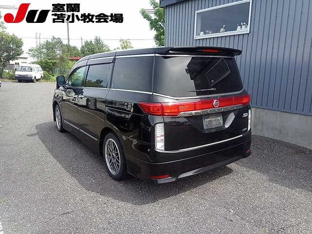 NISSAN ELGRAND 2010