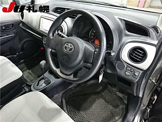 TOYOTA VITZ 2011