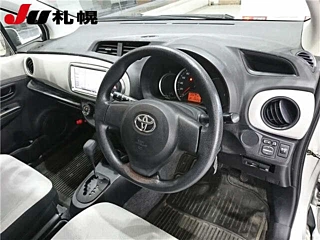 TOYOTA VITZ 2013