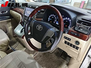 TOYOTA VELLFIRE 2010