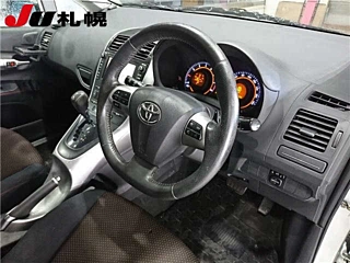 TOYOTA AURIS 2010