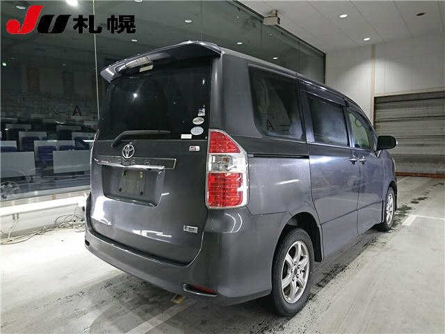 TOYOTA NOAH 2008