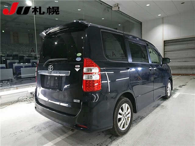 TOYOTA NOAH 2012