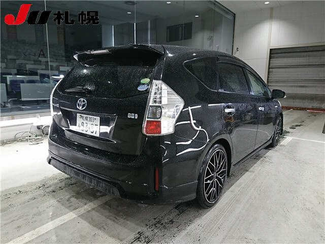 TOYOTA PRIUS ALPHA 2012