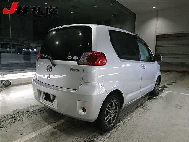 TOYOTA PORTE 2010