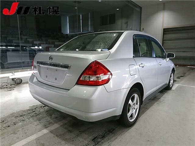 NISSAN TIIDA LATIO 2010