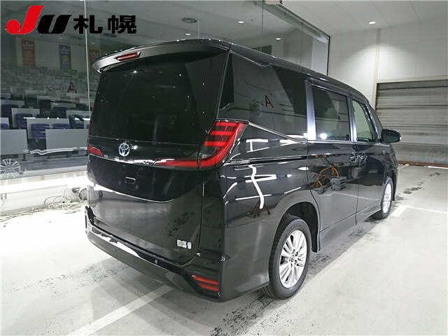 TOYOTA NOAH 2022