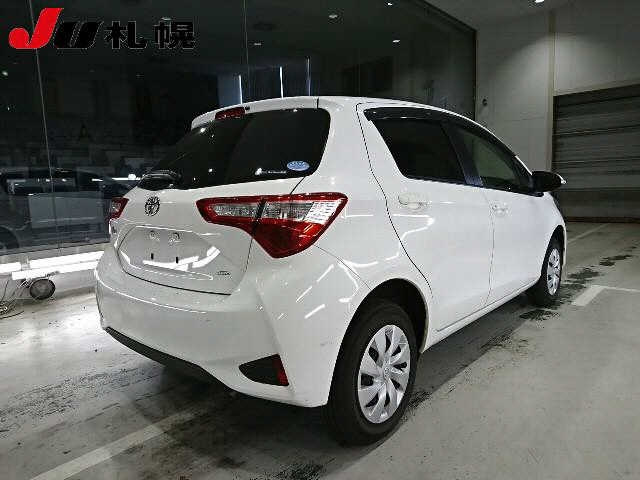 TOYOTA VITZ 2017