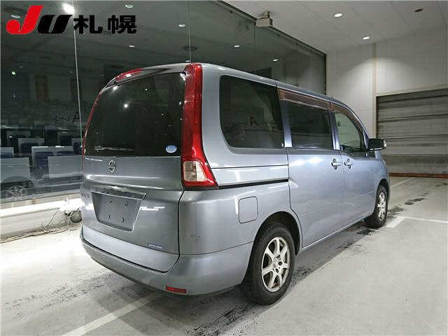 NISSAN SERENA 2010