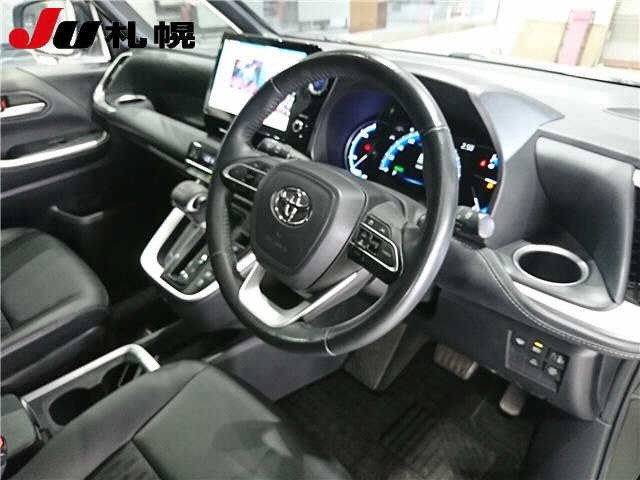TOYOTA NOAH 2022