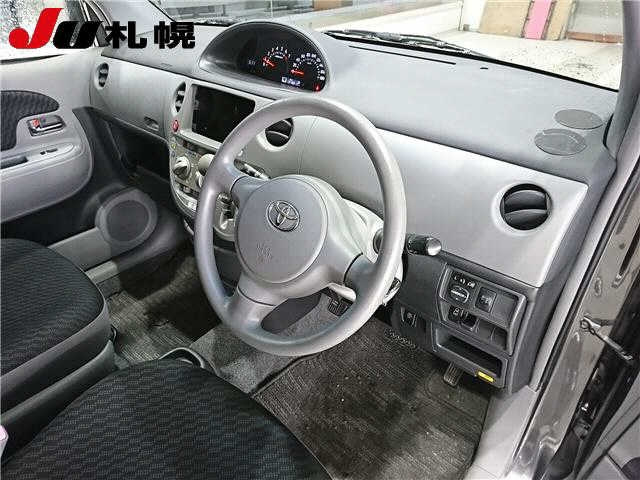 TOYOTA SIENTA 2010