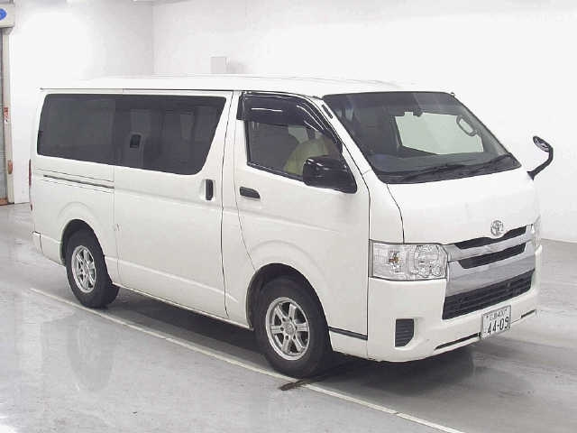 TOYOTA HIACE VAN 2016
