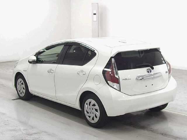 TOYOTA AQUA 2016