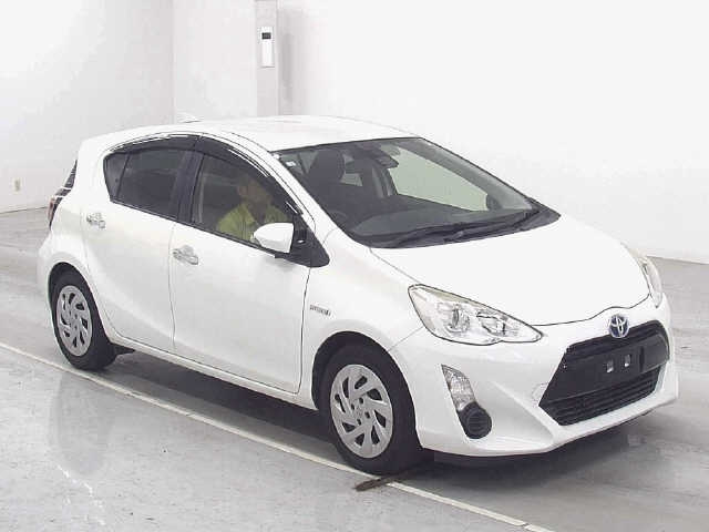 TOYOTA AQUA 2016