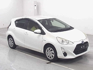 TOYOTA AQUA 2015