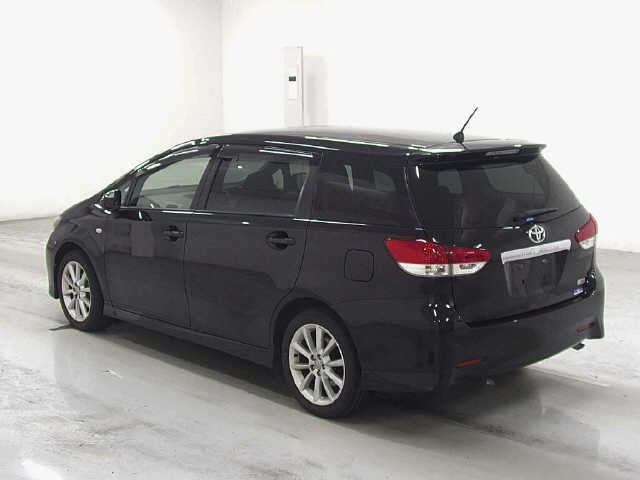 TOYOTA WISH 2011