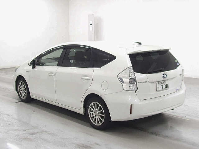 TOYOTA PRIUS ALPHA 2012