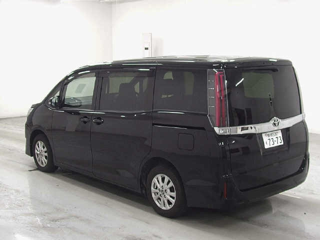 TOYOTA NOAH 2018