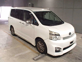 TOYOTA VOXY 2013