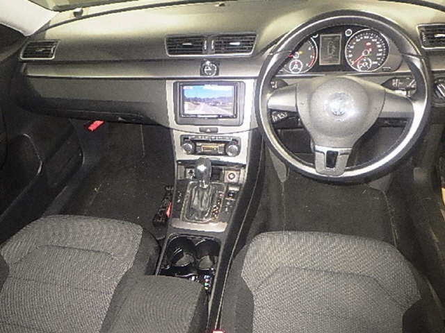 VOLKSWAGEN PASSAT VARIANT 2011