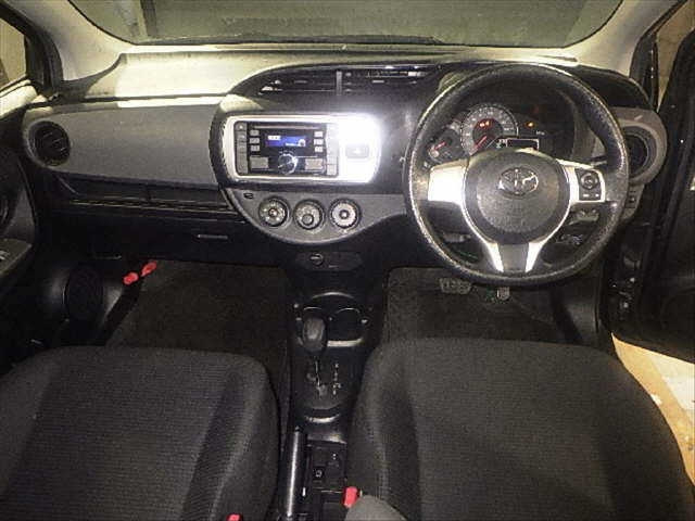 TOYOTA VITZ 2014