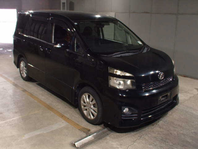 TOYOTA VOXY 2010