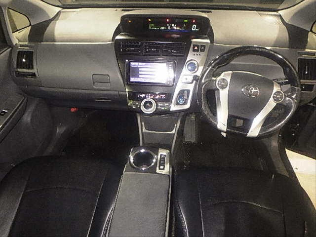 TOYOTA PRIUS ALPHA 2012