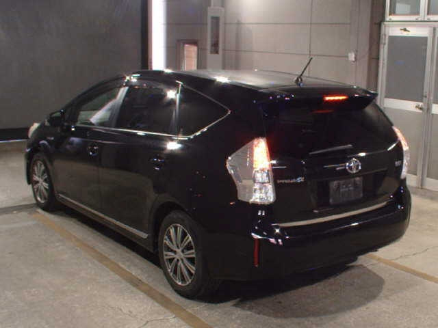TOYOTA PRIUS ALPHA 2012