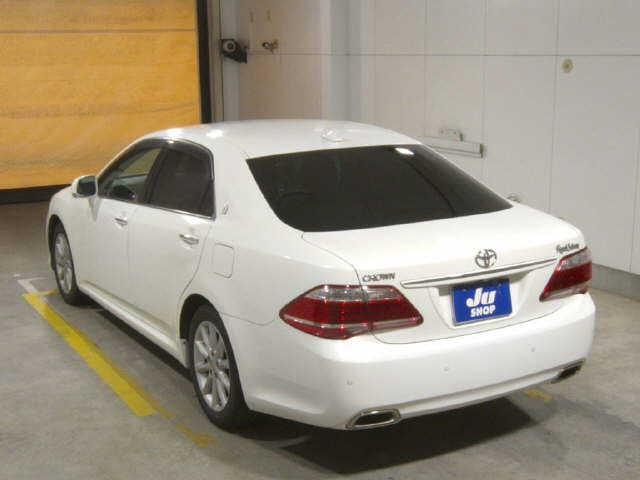 TOYOTA CROWN 2010