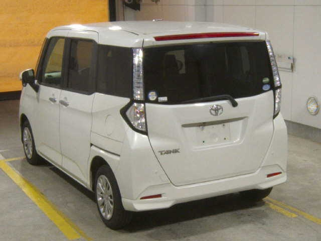 TOYOTA TANK 2018
