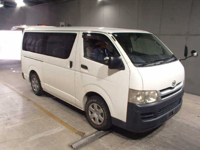 TOYOTA HIACE VAN 2010