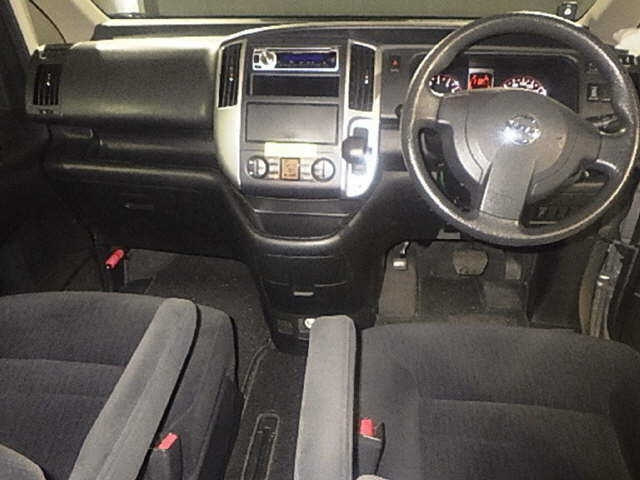 NISSAN SERENA 2010