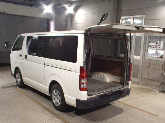 TOYOTA HIACE VAN 2013